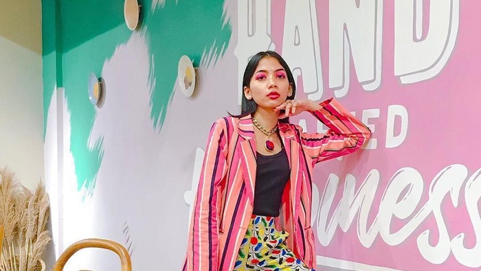 Penuh Warna, 6 Quirky Style yang Kece ala Fashion Blogger Atjil Aynna