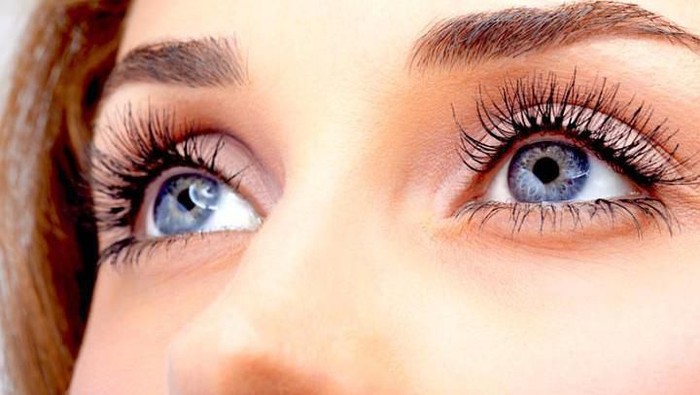 Simpel dan Praktis, 7 Cara Alami Ini Bisa Bikin Bulu Mata Cepat Panjang Lho!