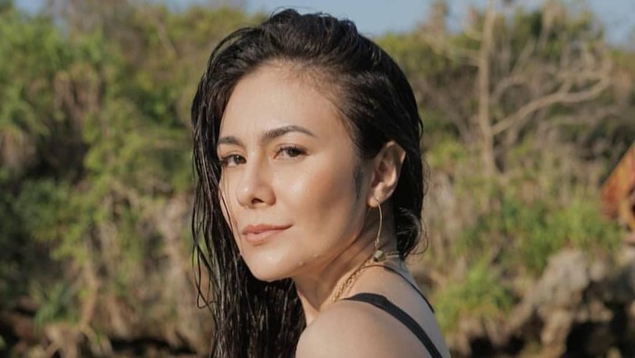 Rajin Gym, 10 Potret Body Goals Artis Cantik Wulan Guritno