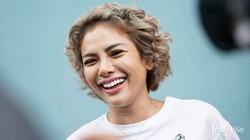 Nikita Mirzani Foto Pakai BH Pink, Netizen: Mehong Tuh La Perla