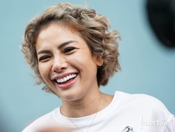 Nikita Mirzani Foto Pakai BH Pink, Netizen: Mehong Tuh La Perla