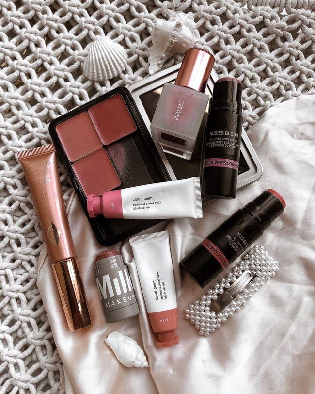 Gak Perlu Ribet, 6 Produk Multifungsi Ini Bisa Buat Lipstick, Blush