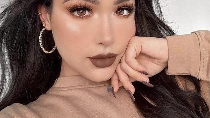 Trik Mengatasi Wajah Abu-Abu Karena Foundation