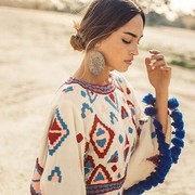 Yuk, Tampil Bohemian Menggunakan Kain Etnik Nusantara dengan 7 Referensi Berikut!