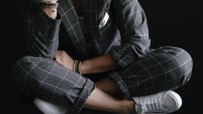 Biar Aura Cantik Makin Keluar, Tiru Padu-padan Outerwear ala Dian Sastro Ini, Yuk!