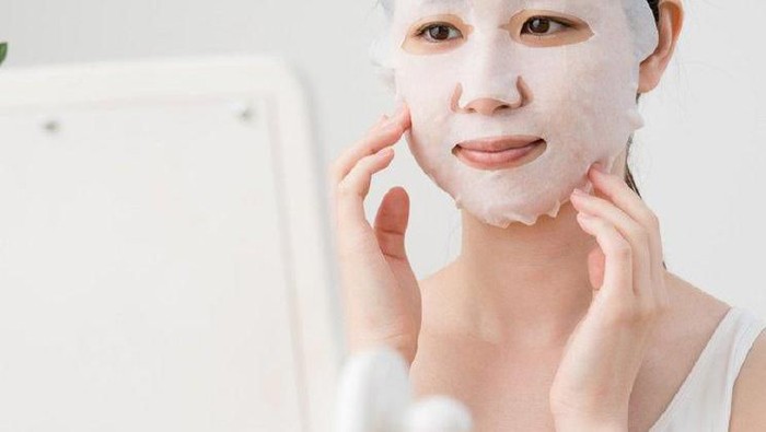 Simak, Ini Kandungan Sheet Mask yang Nggak Boleh Kamu Gunakan Setiap Hari!