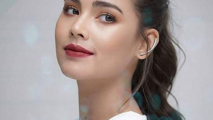 Inspirasi Makeup ala Aktris Thailand Urassaya Sperbund