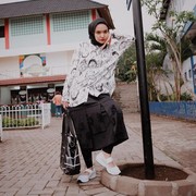 Anti Monoton, Coba Inspirasi Padu Padan Outfit Monokrom Selebgram Soraya Ulfa