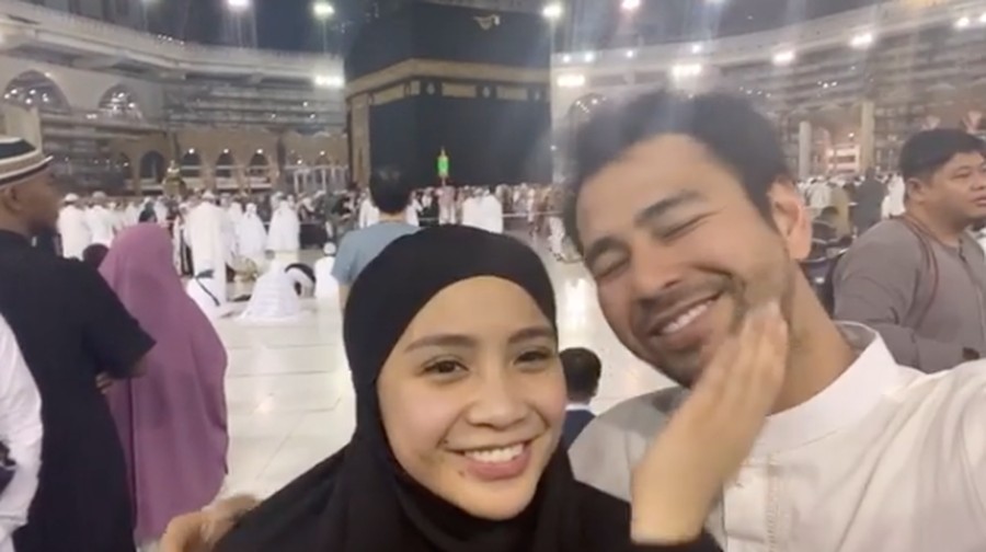 Doa dan harapan Raffi Ahmad untuk Nagita Slavina ketika menunaikan ibadah umroh yang bertepatan dengan perayaan ulang tahun mereka.