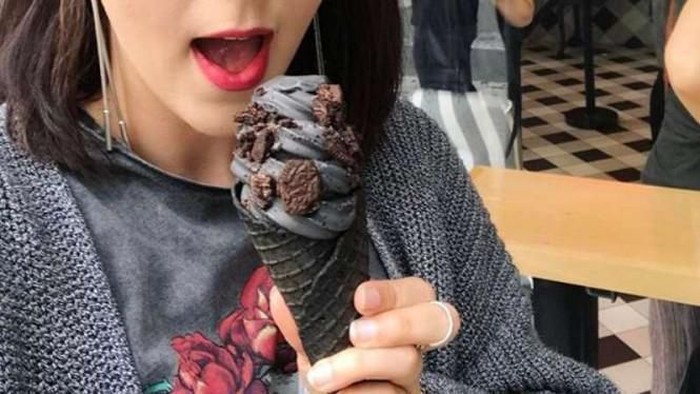 Gak Cuma Richeese Black, 7 Makanan Hitam Ini Juga Bikin Penasaran