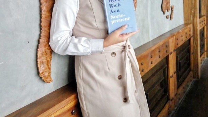 6 Gaya Hijab Angkie Yudistia, Stafsus Jokowi yang Cantik dan Berprestasi 6 Gaya Hijab Angkie Yudistia, Stafsus Jokowi yang Cantik dan Berprestasi