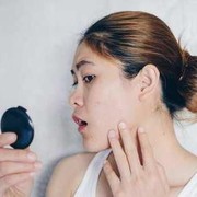 Muncul kemerahan tp ga gatel itu purging atau breakout ya?