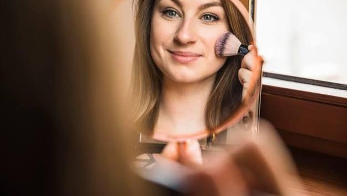 Wajib Simak Nih Ladies, 7 Tips Memakai Bedak Tabur agar Lebih Tahan Lama! Wajib Simak Nih Ladies, 7 Tips Memakai Bedak Tabur agar Lebih Tahan Lama!