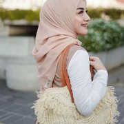 Ide Pose untuk Para Hijabers Biar Anggun Tanpa Banyak Gaya