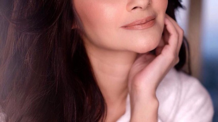 Penampilan Cut Tari yang Makin Cantik dan Menolak Tua di Usia 42 Tahun