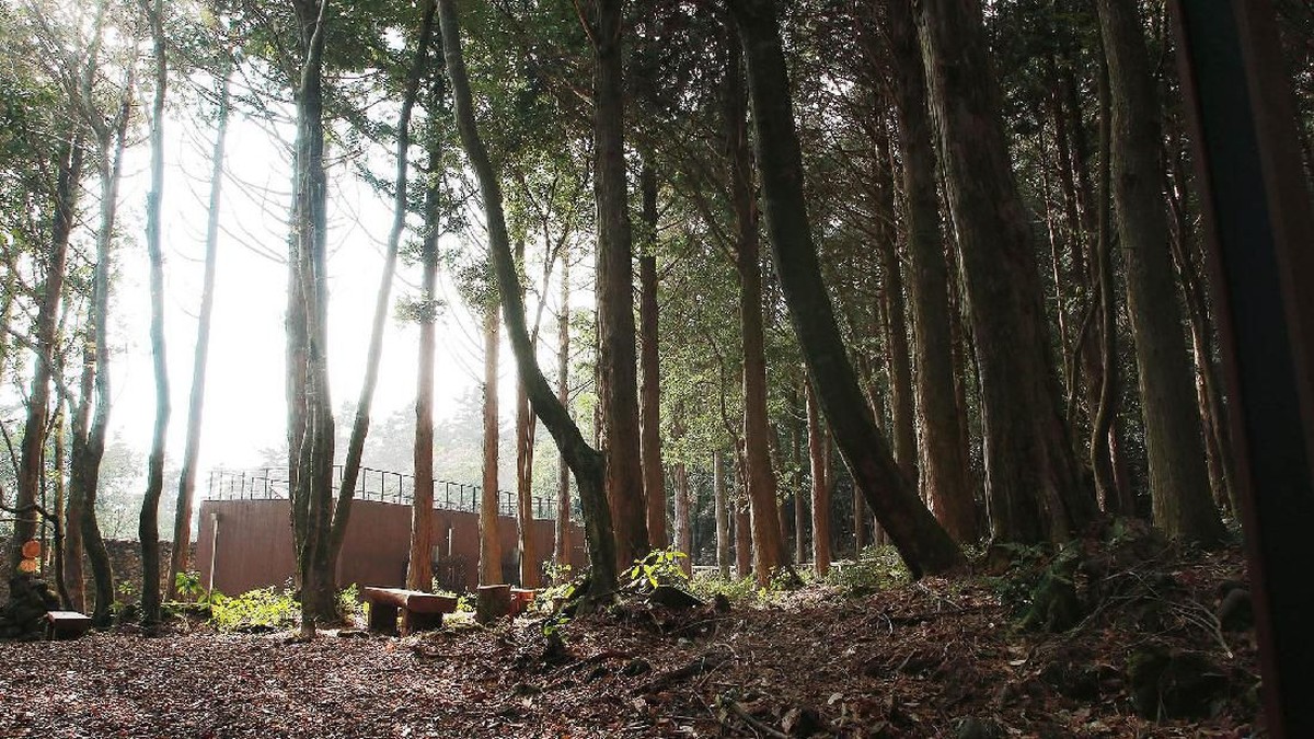 Berhasil meraih rating tertinggi di episode terakhirnya&period; Berikut beberapa lokasi romantis yang jadi lokasi syuting drakor Crash Landing on You versi Insertlive&period;