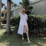 Inspirasi Mix & Match Outfit Putih ala Alice Norin