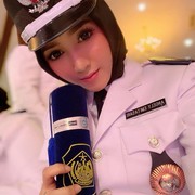 Gaya Hijab Kepala Desa Cantik, Angel Emythasari