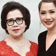 Potret Emmy Syarif, Ibunda BCL yang Cantik & Awet Muda