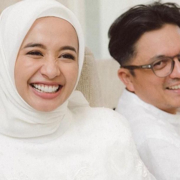 <p>Punya banyak penggemar, kehidupan pribadi Laudya Cynthia Bella pun menjadi sorotan. Banyak netizen mempertanyakan alasan Bella menghapus semua foto suaminya. Di sisi lain, sang suami masih menyimpan banyak foto Bella di akun Instagramnya. (Foto: Instagram @imkoombre)</p>