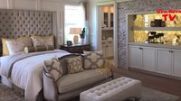 <p>Ini master bedroom-nya alias kamar tidur utamanya nih, Bunda. Interiornya benar-benar mewah. (Foto: YouTube)</p>
