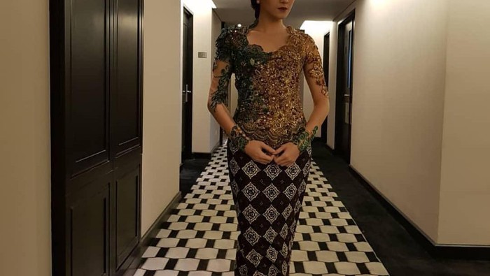 Intip Yuk, Begini 5 Gaya Cantik Dara The Virgin Saat Pakai Kebaya