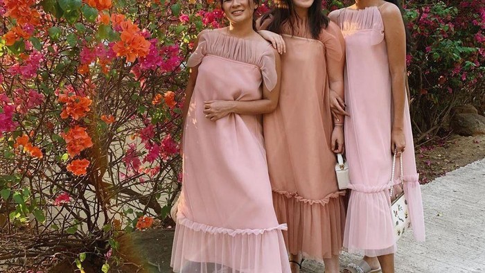 6 Inspirasi Model Ruffle Dress untuk Pergi ke Pesta, So Fashionable!