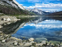 Negara dengan Danau Terbanyak di Dunia, Kanada hingga Australia