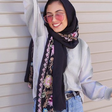 Inspirasi Hijab Floral yang Chic dan Bikin Makin Kawai