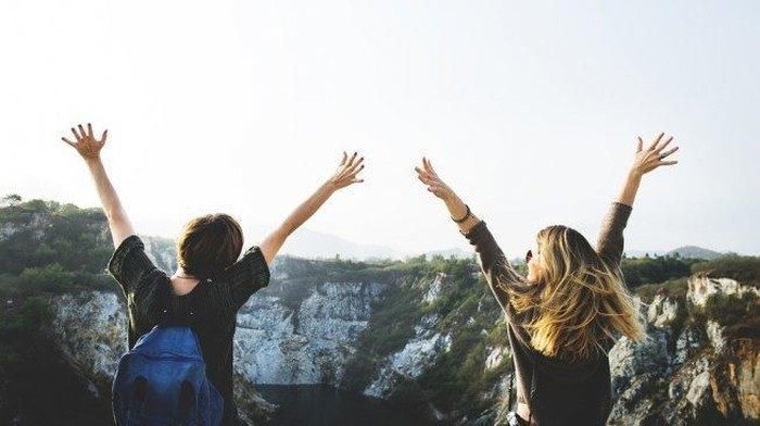 Mau Traveling Bareng Teman? Cari Tahu Kecocokan Berdasarkan Zodiak Berikut!