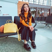 Anti Norak, Begini Tips Mix & Match Atasan Warna Kuning Mustard