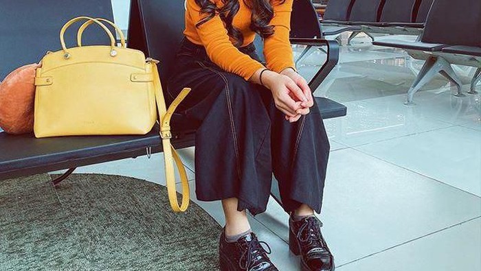 Anti Norak, Begini Tips Mix & Match Atasan Warna Kuning Mustard Anti Norak, Begini Tips Mix & Match Atasan Warna Kuning Mustard
