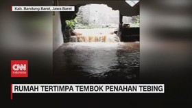 VIDEO: Rumah Tertimpa Tembok Penahan Tebing