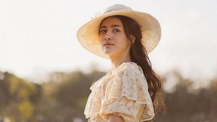 Mengenal Mawar de Jongh, Artis Muda Bertalenta