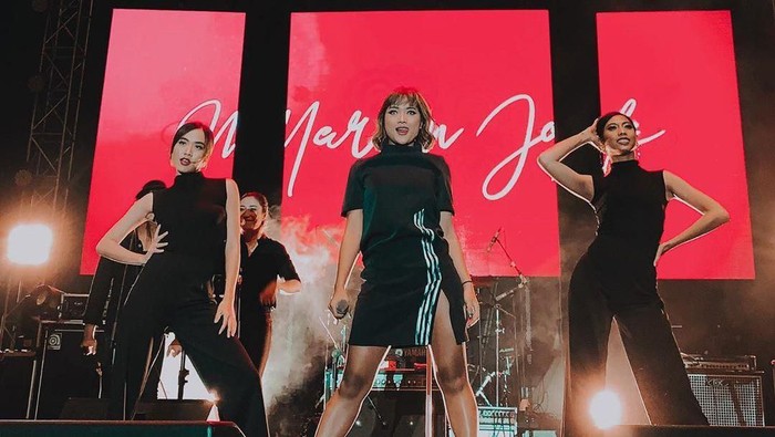 Punya Image Seksi, Ini 6 Gaya Panggung Marion Jola yang Edgy Punya Image Seksi, Ini 6 Gaya Panggung Marion Jola yang Edgy