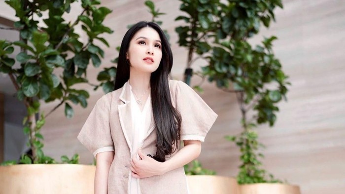 Bak Istana, Berikut Spot Foto OOTD Favorit Sandra Dewi di Rumah Mewahnya!