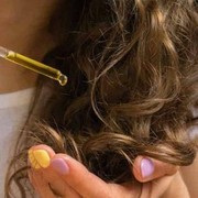 Bukan Cuma Basmi Jerawat, Ini Kegunaan Tea Tree Oil untuk Kesehatan Rambut