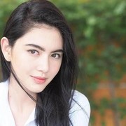 Deretan Fashion Davika Hoorne, Aktris Thailand yang Selalu Tampil Kece