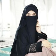 Mengenal Diana Nurliana, Desainer Bercadar yang Kaya dengan Karya