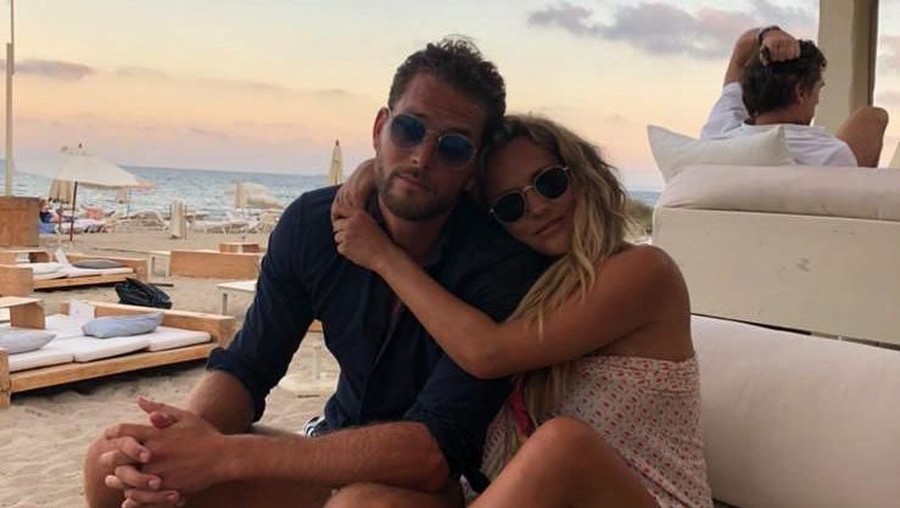 Kekasih angkat bicara terkait Caroline Flack yang meninggal bunuh diri.