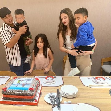 img-title 5 Artis Cantik Indonesia yang Punya Banyak Anak di Usia 30 Tahunan