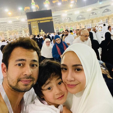 Raffi Ahmad & Nagita Slavina Rayakan Ulang Tahun di Mekkah