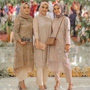 Kondangan Gak Lagi Ribet, Fashion Kebaya dan Celana Ini Bisa Jadi Andalan!