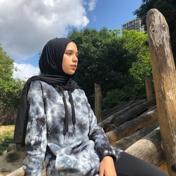 Gaya Hijab Isabel Azhari, Putri dari Ayu Azhari dan Mike Tramp yang Jarang Diekspos