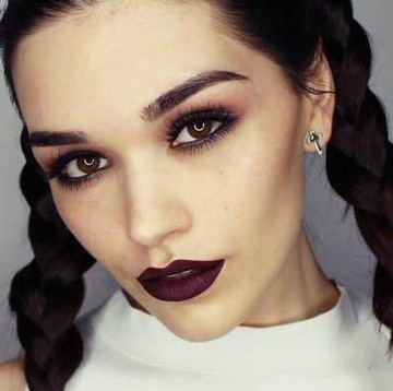 Gaya Make up 90an Bakal Hits Lagi di Kalangan Milenial?