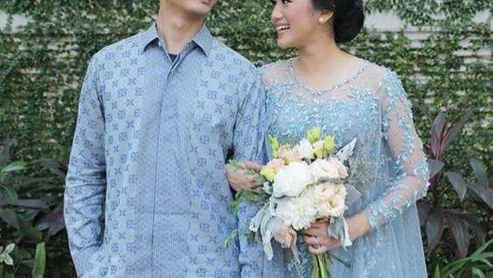 Bingung Pilih Outfit Lamaran? Intip Inpirasi Baju Atasan Ini Yuk!