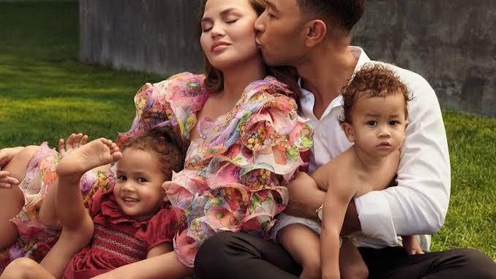 5 Hal Ini Buktikan John Legend dan Chrissy Teigen Pasangan Paling Romantis di Hollywood!