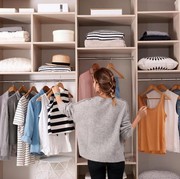 Punya Kamar Sempit? Begini Tips Memilih Lemari Baju yang Tepat Buat Kamu!