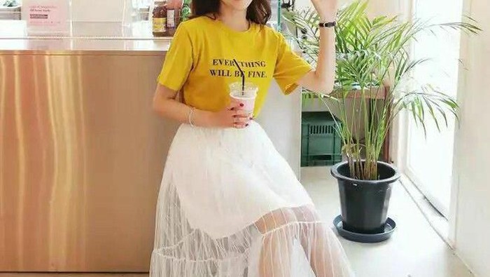 Sulap Kaos Oblong Kamu Jadi Lebih Manis dengan 7 Inspirasi Padu-padan Berikut!