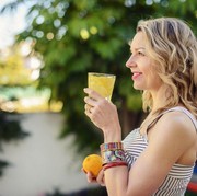 Minum Air Lemon Hangat Katanya Mampu Musnahkan Sel Kanker, Benarkah?